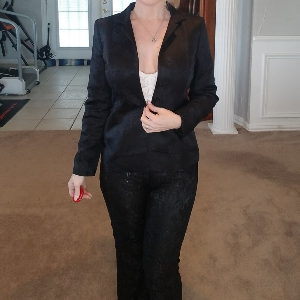 PETITE SOPHISTICATE BEAUTIFUL two piece lace suit